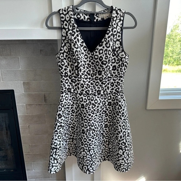 BANANA REPUBLIC LEOPARD JACQUARD FIT-AND-FLARE  DRESS| Size 2 - Picture 1 of 3